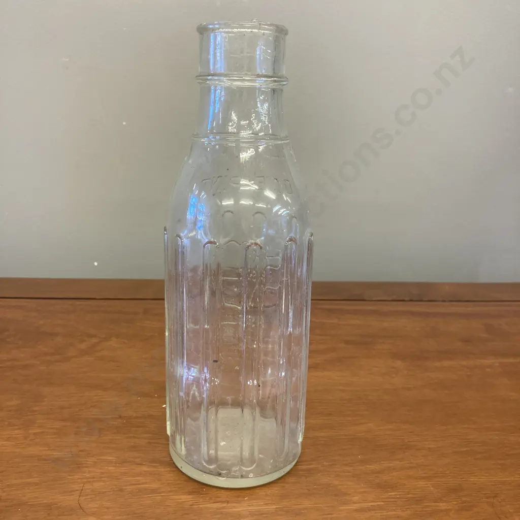 A c1940's/50's Glass Shell Motor Oil New Zealand One Pint Oil Bottle. H23cm Image 1++